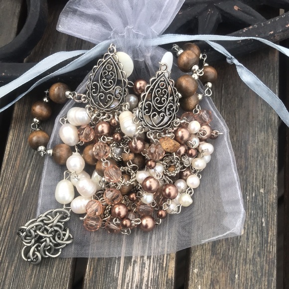 Pearls, Pale Pink and Wood beads necklace - Picture 3 of 6